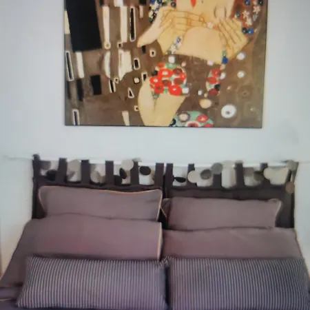 Hugh D Appartement Paris
